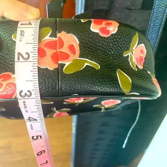 Kate Spade Knott Ditsy Rose Black Leather Saddle Crossbody Bag.EUC. 🌹. - Picture 12 of 16